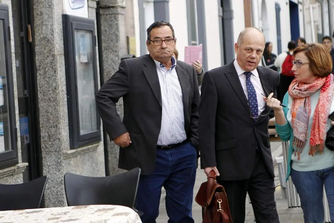 Leoncio Fern&aacute;ndez y su abogado - EFE
