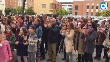 Concentraci&oacute;n para exigir soluciones al IES Fuente Juncal de Aljaraque