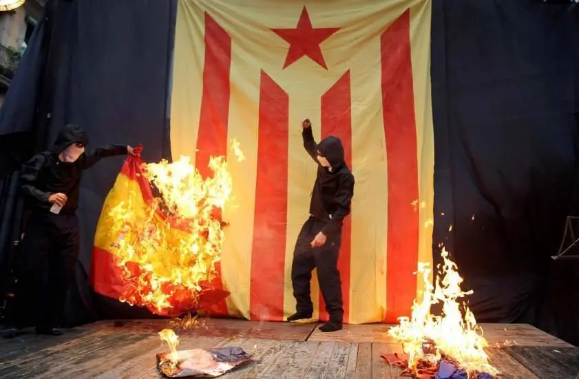 Quema de bandera espa&ntilde;ola. - EFE