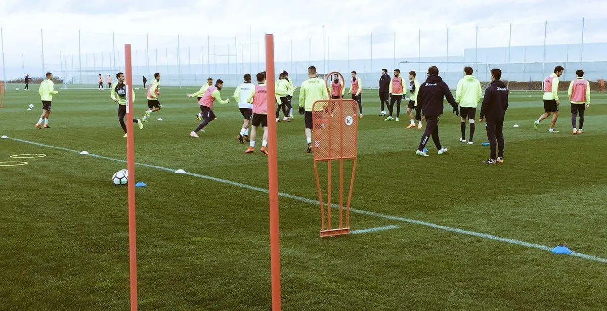 Entrenamiento del Granada. - @GranadaCdeF