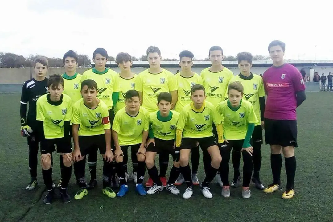 El equipo infantil A del Atl&eacute;tico Sanluque&ntilde;o en Huelva - A. I.