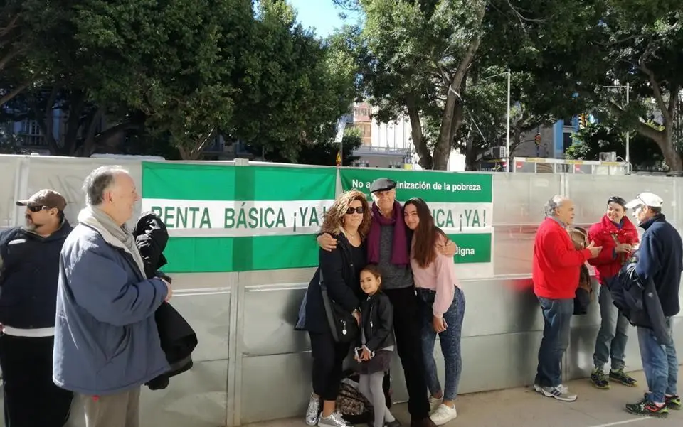 La familia que protesta unida, permanece unida