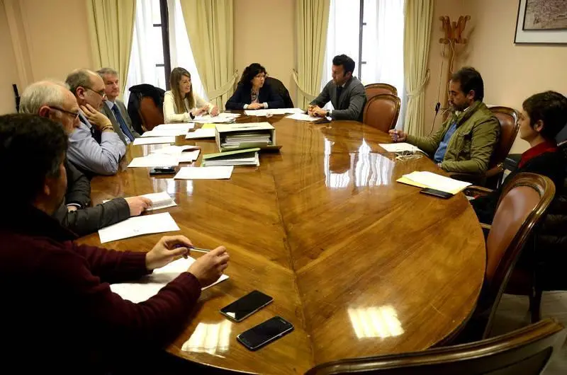 Imagen de un consejo de administraci&oacute;n de Emuvijesa.  - Viva
