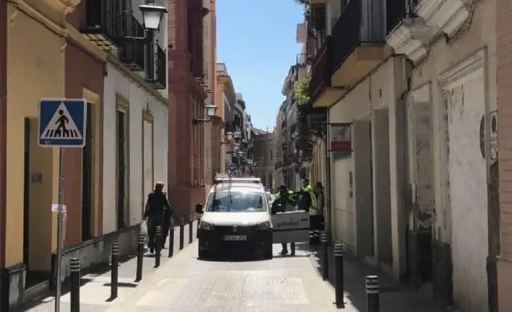 La calle San Vicente, cortada - @EmergenciasSev