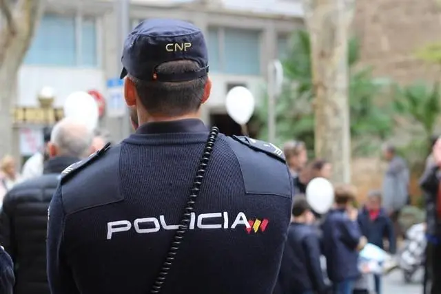 Polic&iacute;a nacional. - VM
