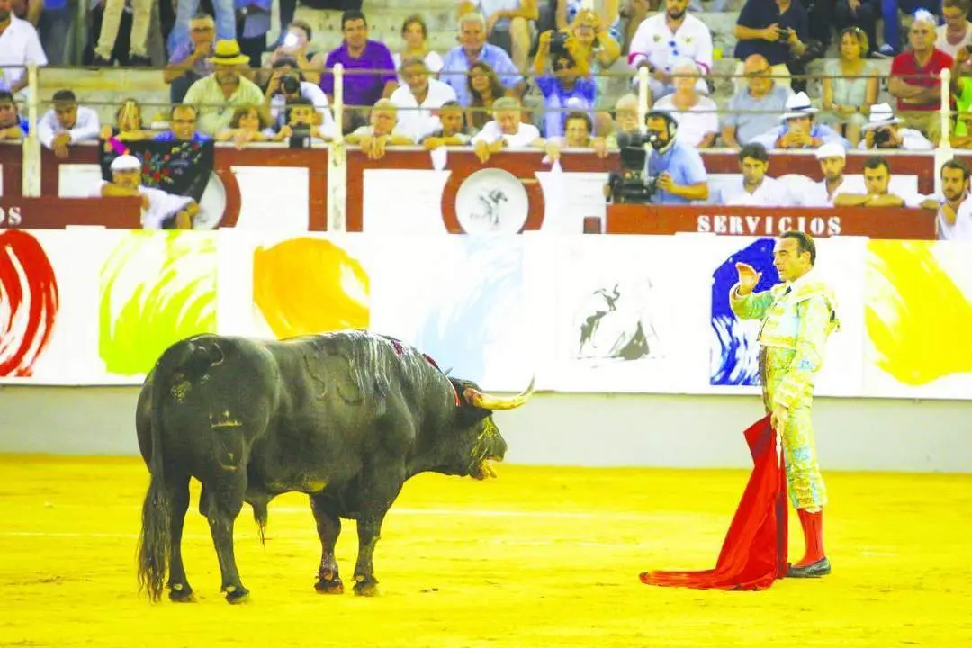 PONCE, EN LA CORRIDA CRISOL.  - VM