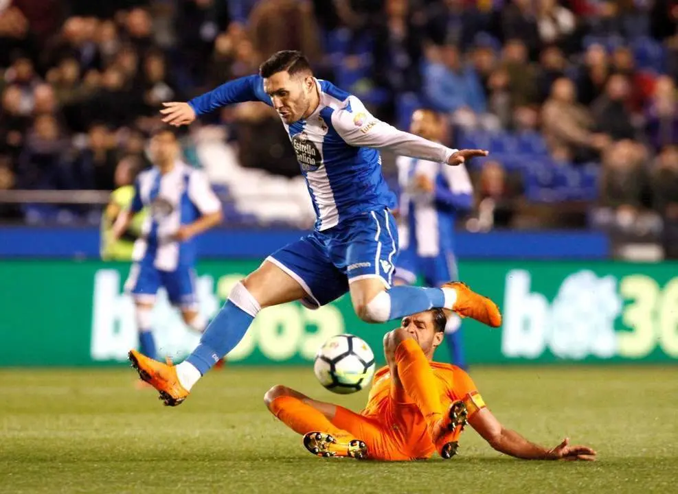 El Depor pas&oacute; por encima del M&aacute;laga. - EFE