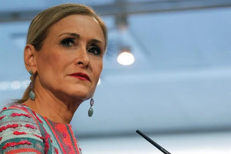 El PSOE anuncia una moci&oacute;n de censura contra Cifuentes por el m&aacute;ster