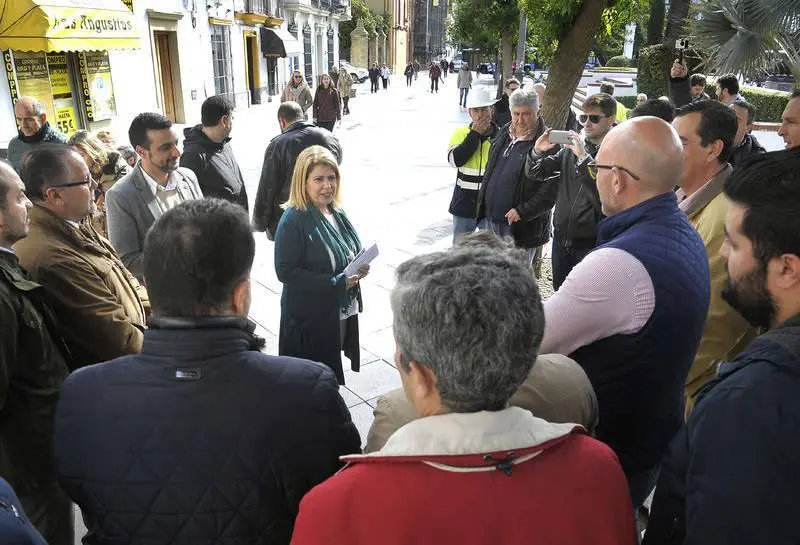 La alcaldesa en la Plaza de Las Angustias. - Viva