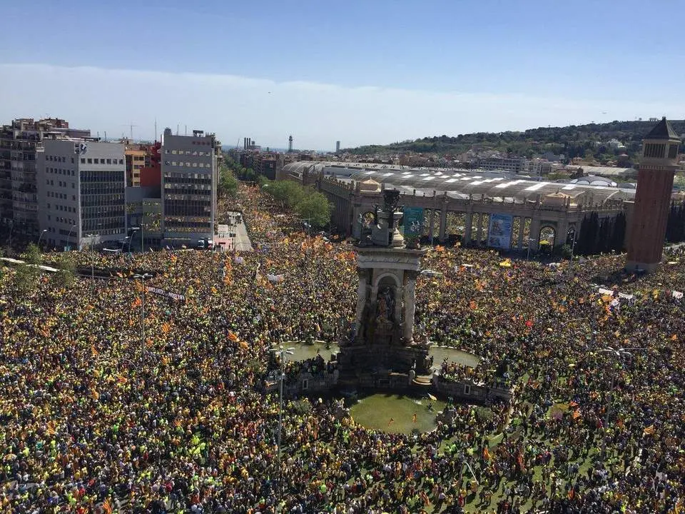 Miles de manifestantes en Barcelona por la libertad de los presos