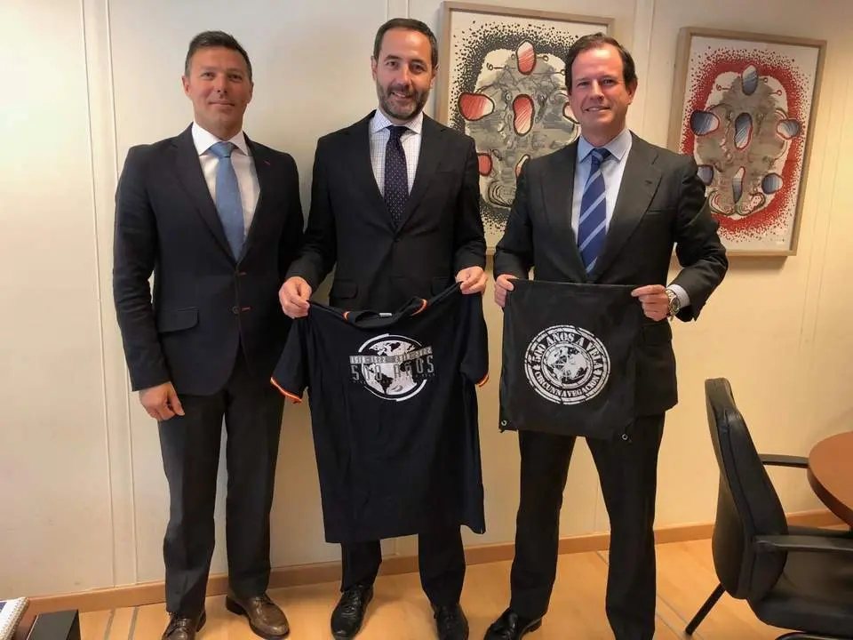 Alberto Medel, Camilo V&aacute;zquez y Javier Garat, en el encuentro en Madrid. - Informaci&oacute;n.