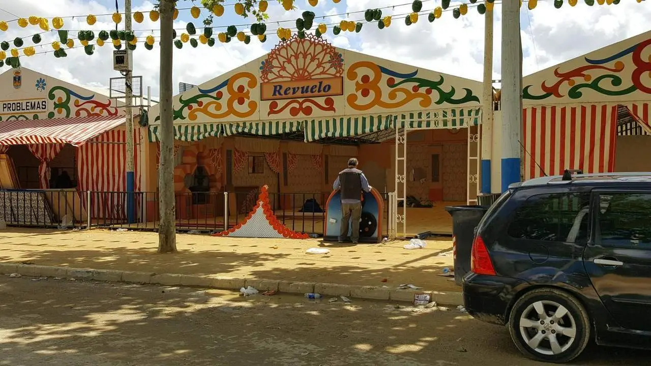 El desmontaje del decorado de las casetas - B. G. S. 