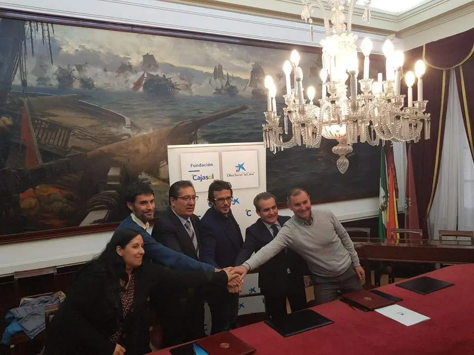 Acuerdo para evitar la pobreza infantil.entre entidades, Ayuntamiento y Save the Children - Viva