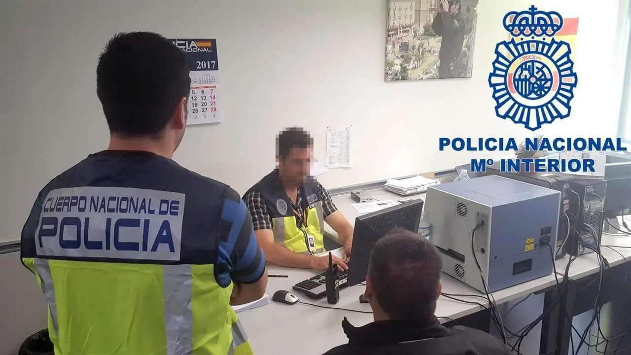 Polic&iacute;a. - VH