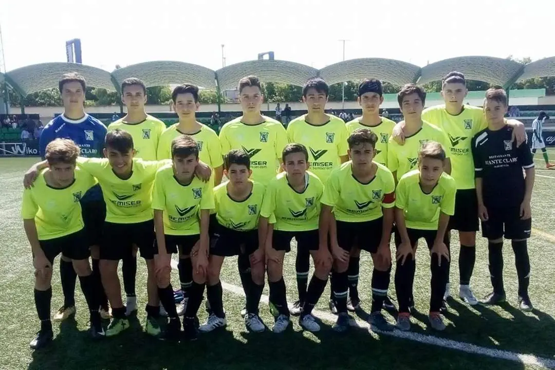 El equipo infantil A del Atl&eacute;tico Sanluque&ntilde;o en su visita al Betis - A. I.