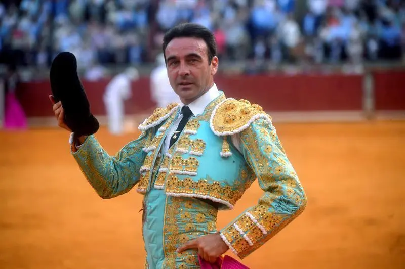 Solitarias oreja para Ponce y Gin&eacute;s Mar&iacute;n en la primera de C&oacute;rdoba