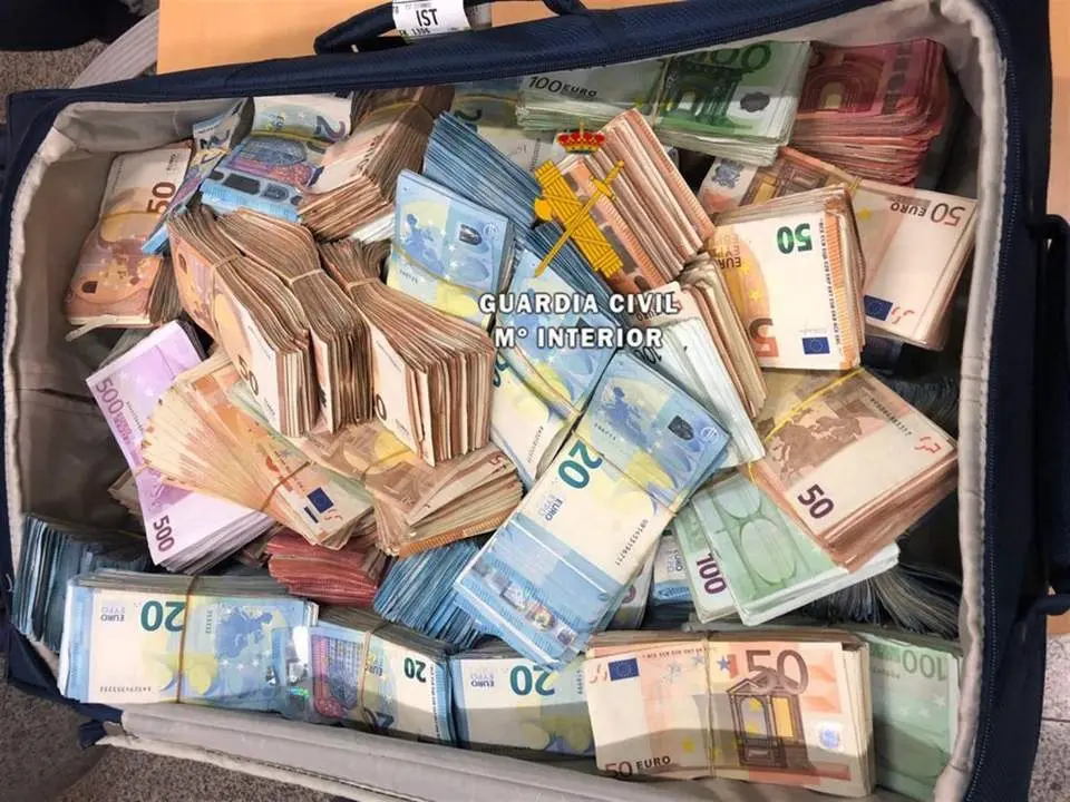 Dinero intervenido.  - VM
