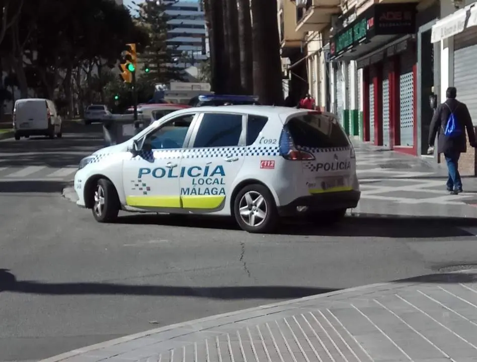Polic&iacute;a local.  - VM