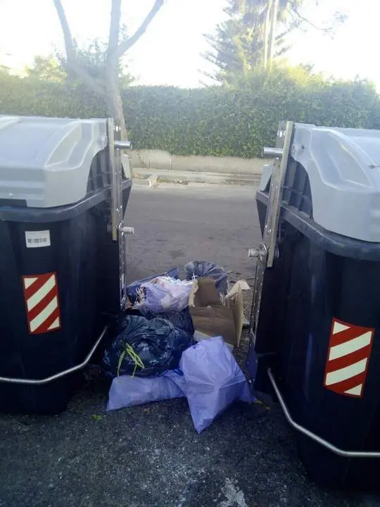 Basura en El &Aacute;guila. - Andaluc&iacute;a Informaci&oacute;n