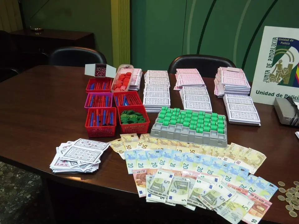 La Polic&iacute;a demantela  dos bingos ilegales en Algarrobo y V&eacute;lez-M&aacute;laga