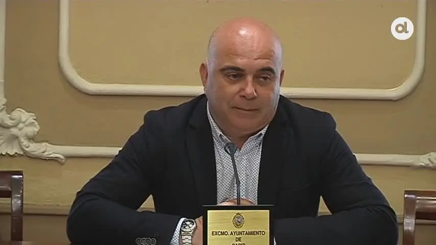 Denuncia conjunta por los pagos al director de la tesis de Roman&iacute;