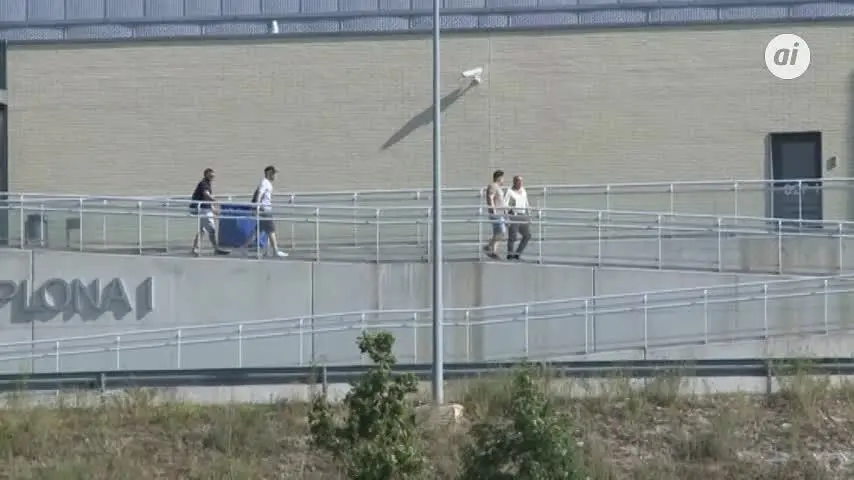 Tres miembros de la Manada abandonan la c&aacute;rcel de Pamplona tras pagar