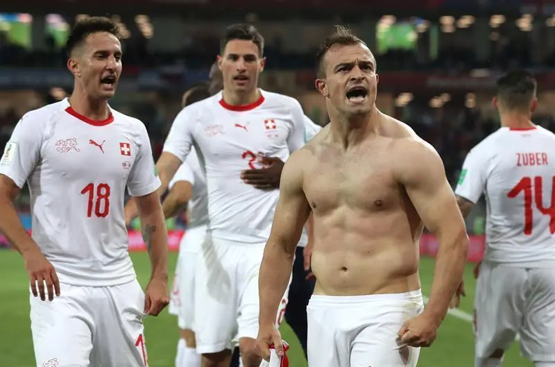Xherdan Shaqiri da el triunfo a Suiza ante Serbia