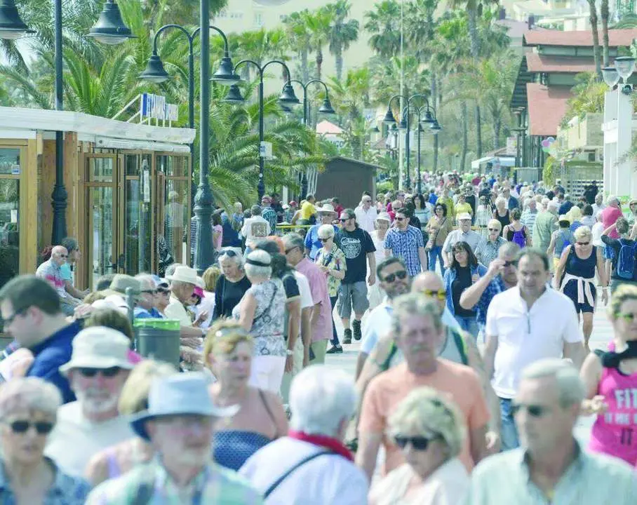 Turistas en Torremolinos. - V.M.