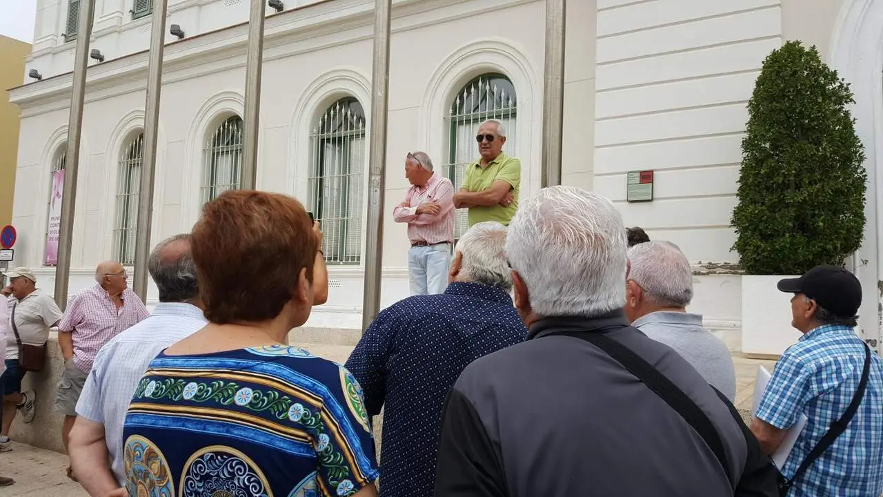 Los pensionistas en Peral este lunes - B. G. S. 