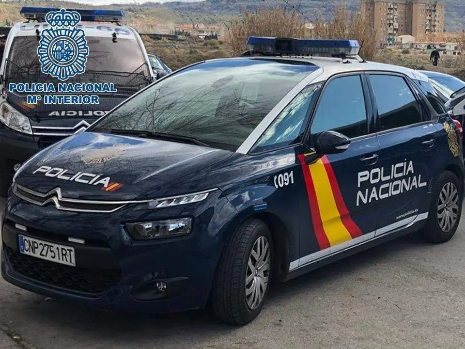 Polic&iacute;a nacional.  - VM