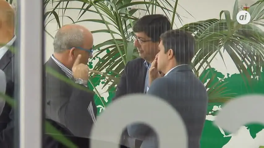 Mar&iacute;n visita Carbures y critica la ca&iacute;da de inversiones de la Junta