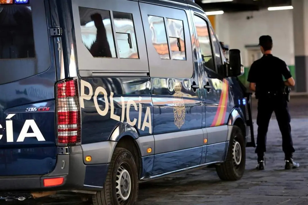 Polic&iacute;a Nacional.  - VM
