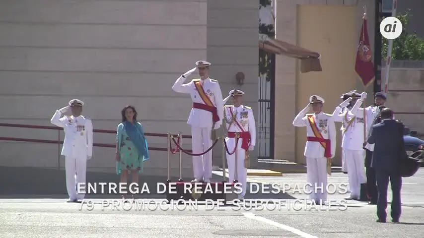 Felipe VI entrega despachos a 178 nuevos sargentos de la Armada