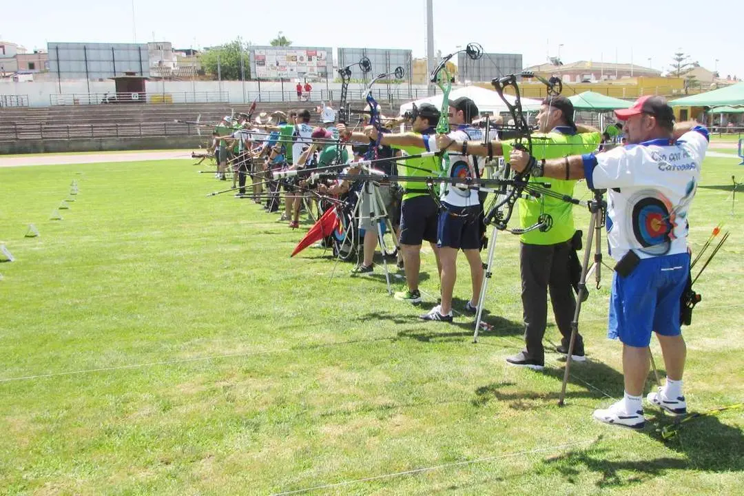 Los arqueros de los seis clubes atinan la vista y los brazos - Ra&uacute;l J. Bustillos