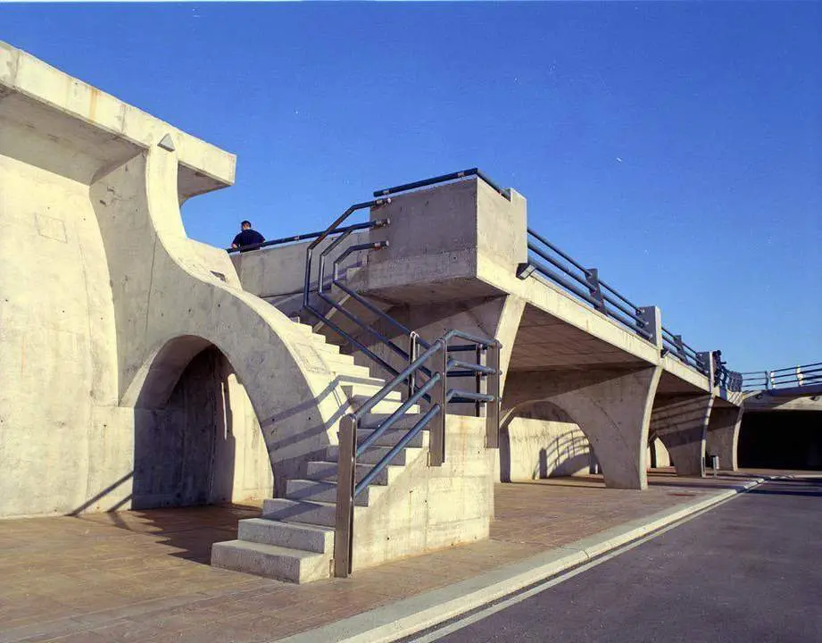Disfrutar del muelle de Levante en M&aacute;laga por el Morro