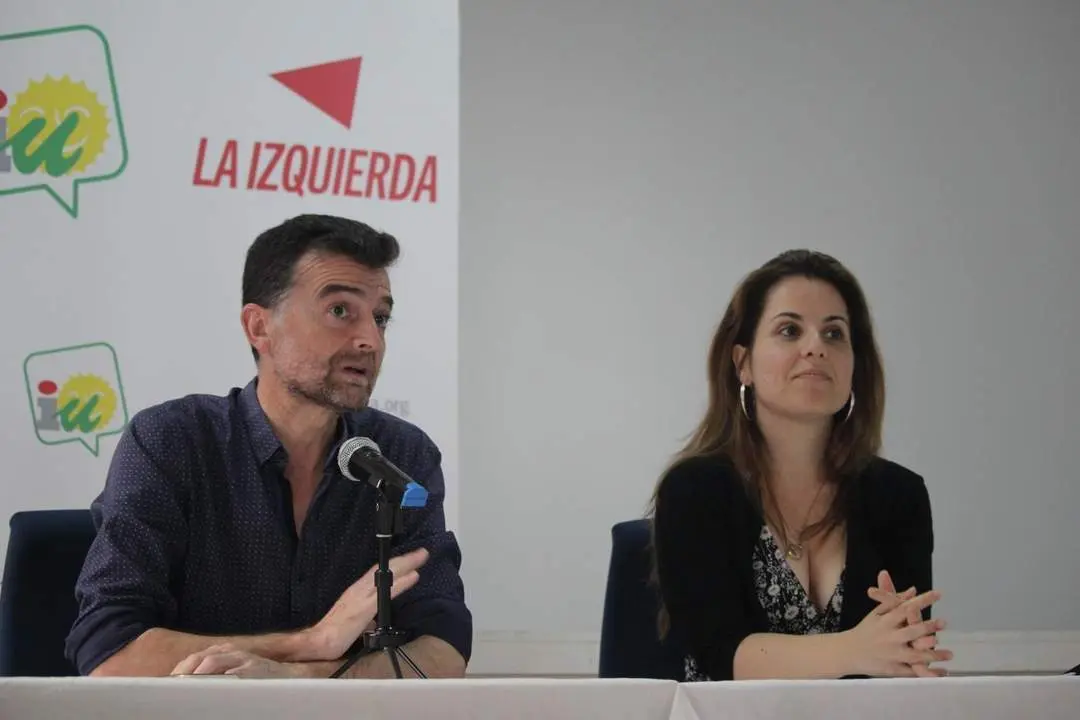 Ma&iacute;llo con L&oacute;pez Barcel&oacute;. - IU
