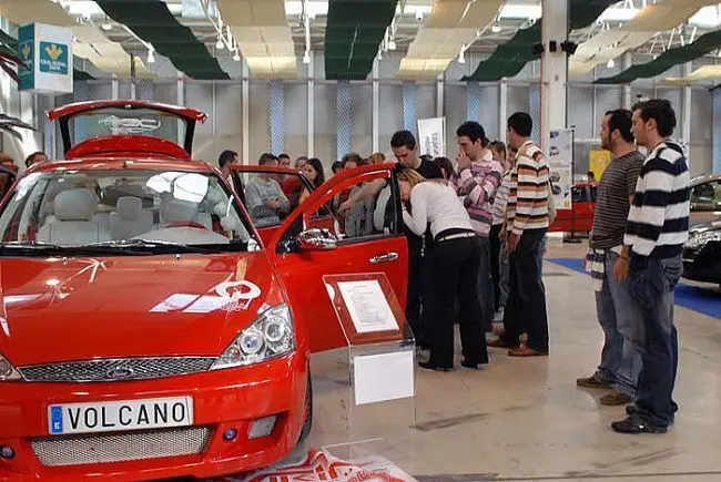 Exposici&oacute;n de coches de segunda mano - Viva
