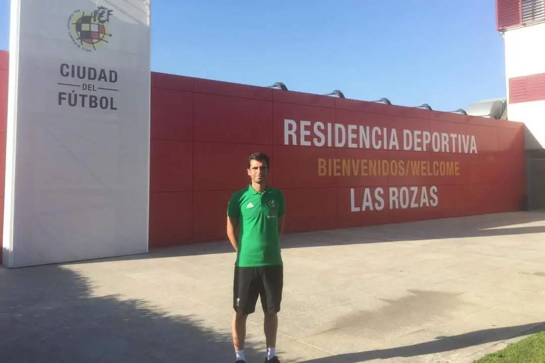 El &aacute;rbitro sanluque&ntilde;o S&aacute;enz Vital en su estancia en Las Rozas durante tres d&iacute;as - A. I.