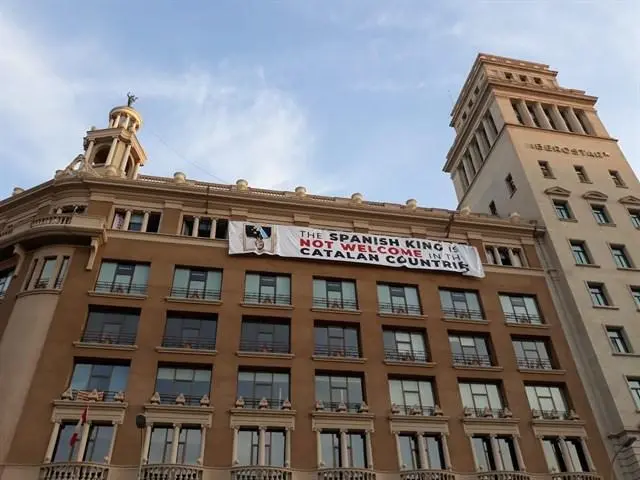 Despliegan pancarta: "El Rey no es bienvenido en los pa&iacute;ses catalanes"