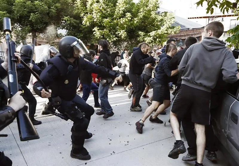 Desalojo okupa en Pamplona con cargas policiales y 22 identificados