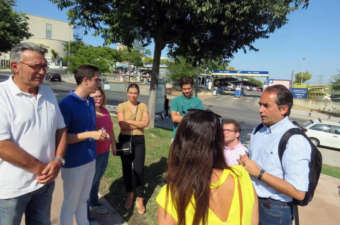 Salda&ntilde;a frente al parking del hospital.  - 