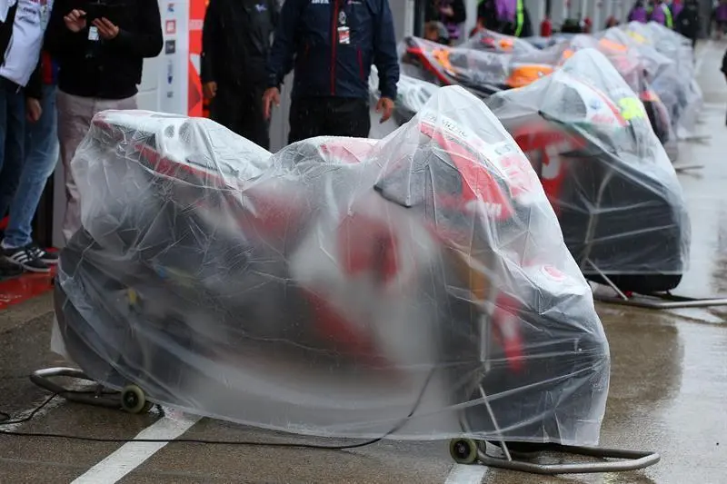 Lluvia en Silverstone. - efe