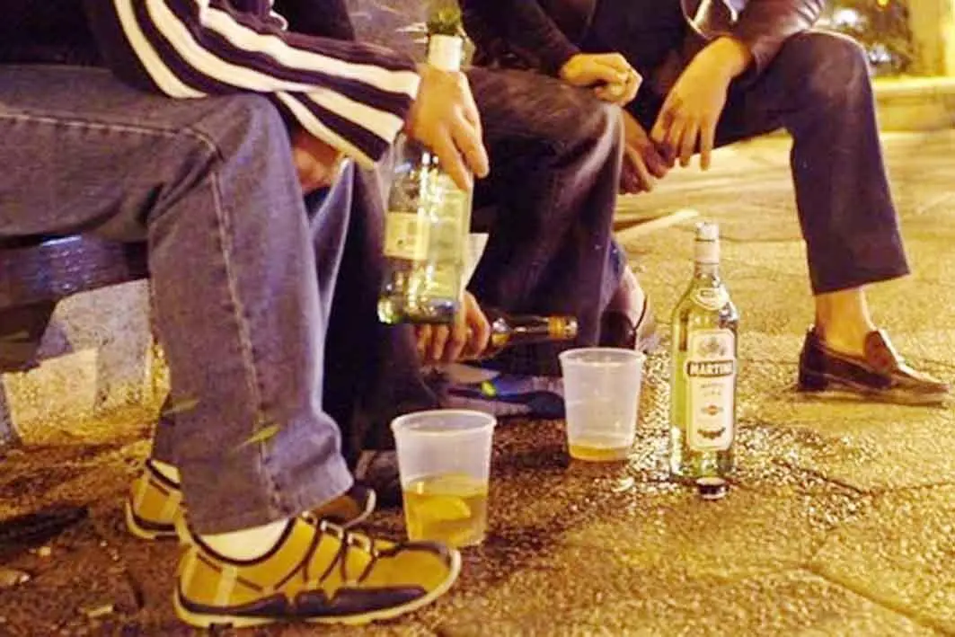 Propuestas de sanci&oacute;n por consumir alcohol en la calle - A. I.
