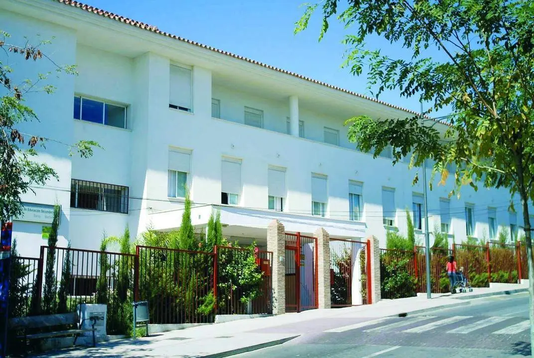 IES Bah&iacute;a Marbella. - IU