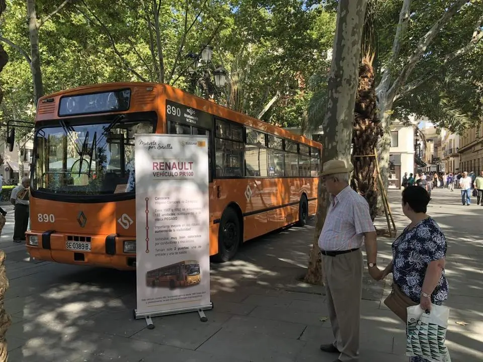 La Plaza Nueva se convierte en el escaparate de la ecomovilidad