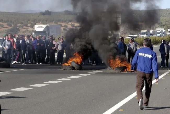Trabajadores de Santana Motor durante una de las protestas que protagonizaron. - EFE