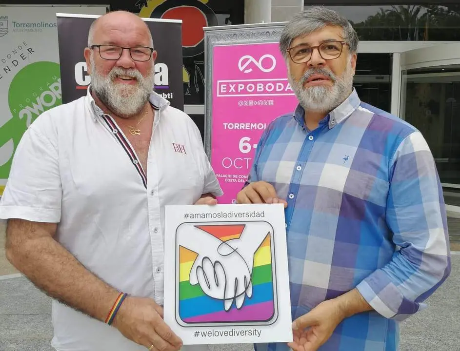 Santiago Rubio (izquierda) y Manuel Maya presentan la campa&ntilde;a. - Andaluc&iacute;a LGBT