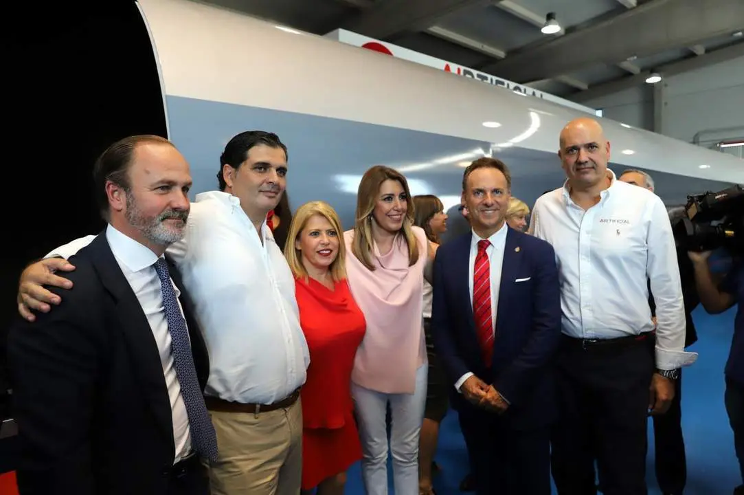 Mamen S&aacute;nchez junto a Susana D&iacute;az y representantes de Artificial - jerez.es