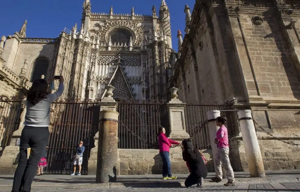 Turistas en Sevilla. - Archivo
