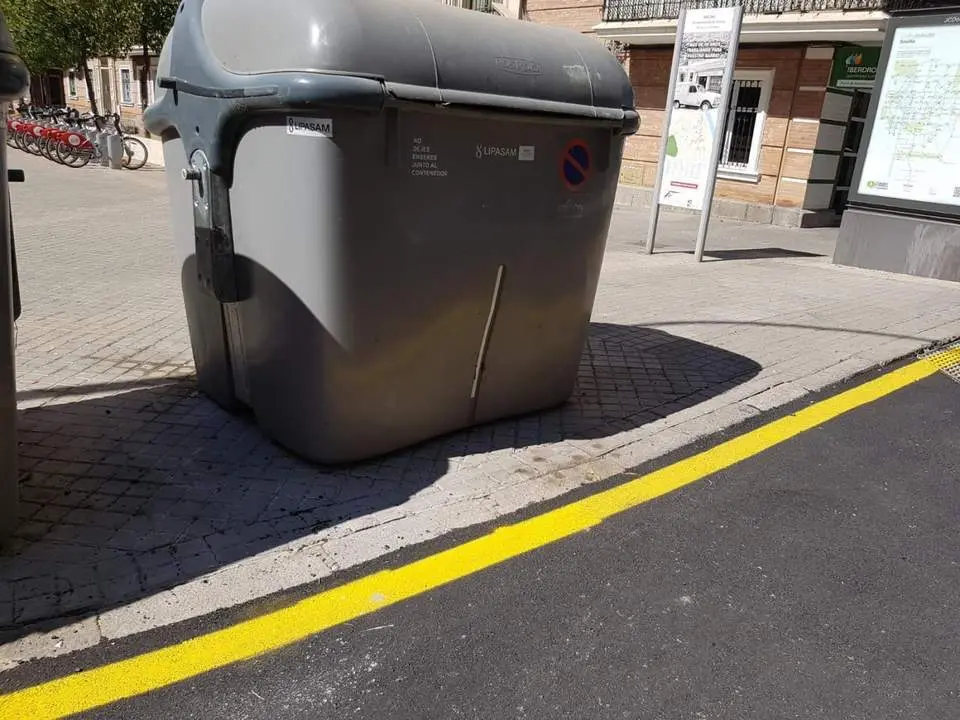 Estado de la calzada y acera en calle Asunci&oacute;n. - VIVA
